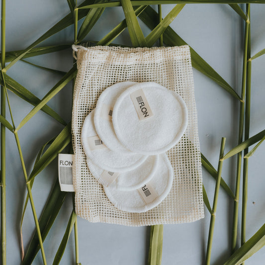 An eco-friendly alternative, this FLON white mesh bag contains a set of FLON reusable Bamboo Makeup Remover Pads X12 made from bamboo terry cloth.