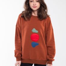 Red brown balance stones sweatshirt with a round neck