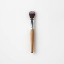 Bristolmade bamboo brush, to easily apply the green clay mask.